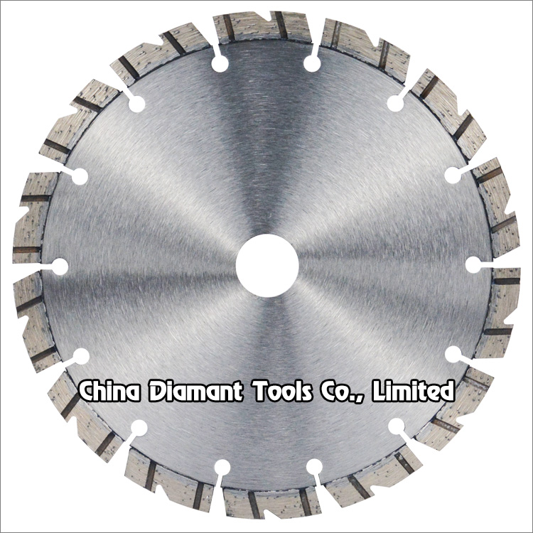 Diamond saw blades for general purpose cutting - diagonal turbo segments with V slots